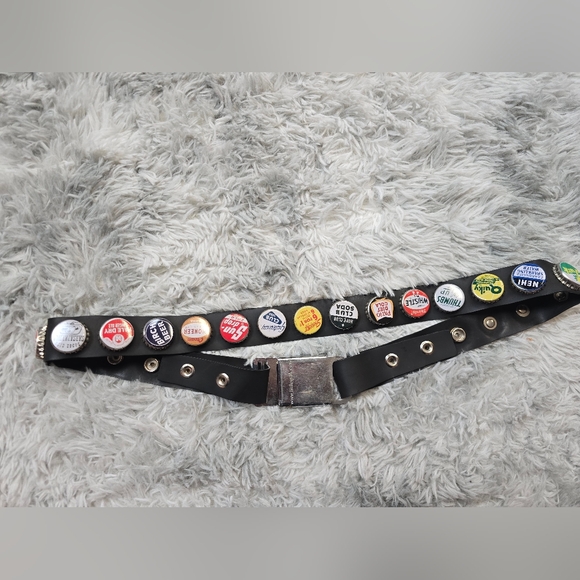 Y2K Little Earth Bottle Cap Seatbelt Button Bottle Opener Belt - Picture 2 of 8